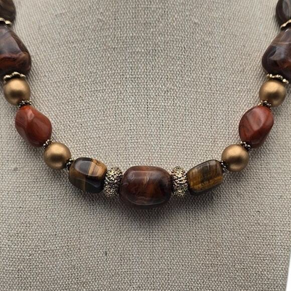 Elegant Semi Precious Stones & Golden Beads Statement Necklace - Picture 4 of 7